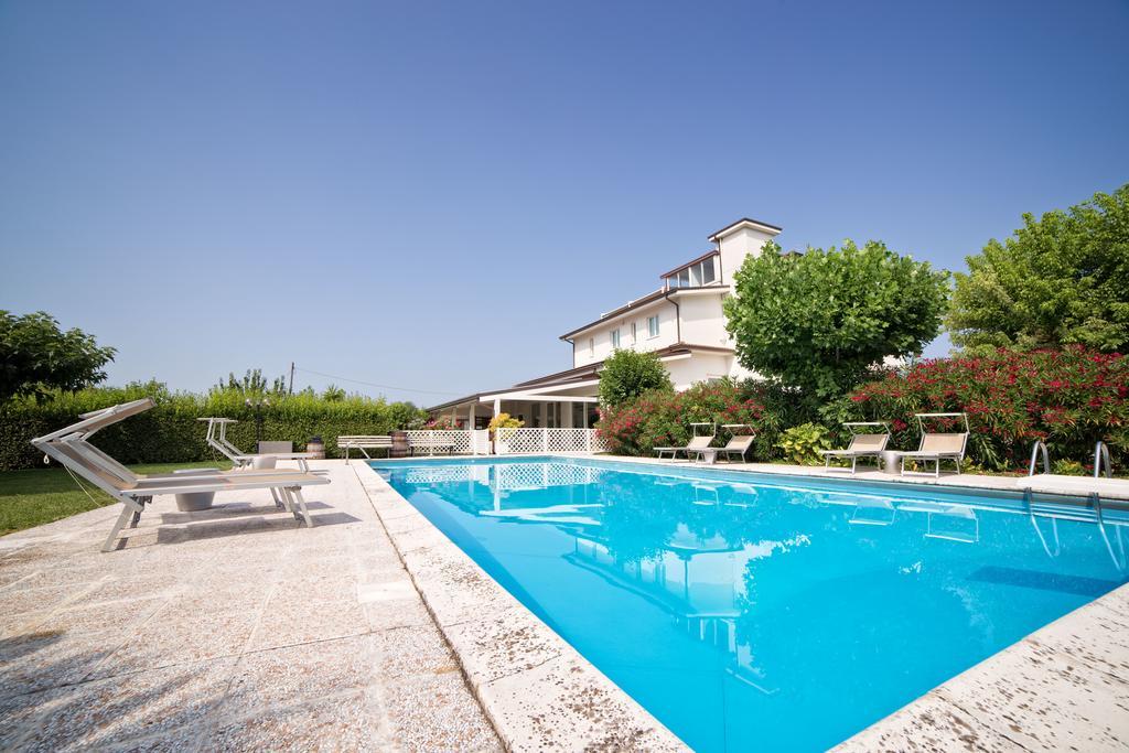 Hotel Country House La Radice Civitanova Marche Buitenkant foto